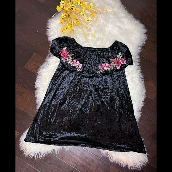 She + Sky Dresses & Skirts - She+Sky Velour off the shoulder embroidered floral dress sz Large